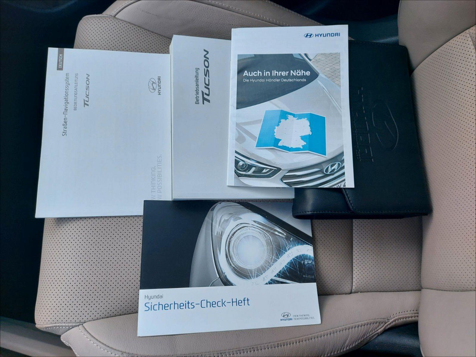 Hyundai Tucson blue Premium Pano Radar Leder Sitzklima