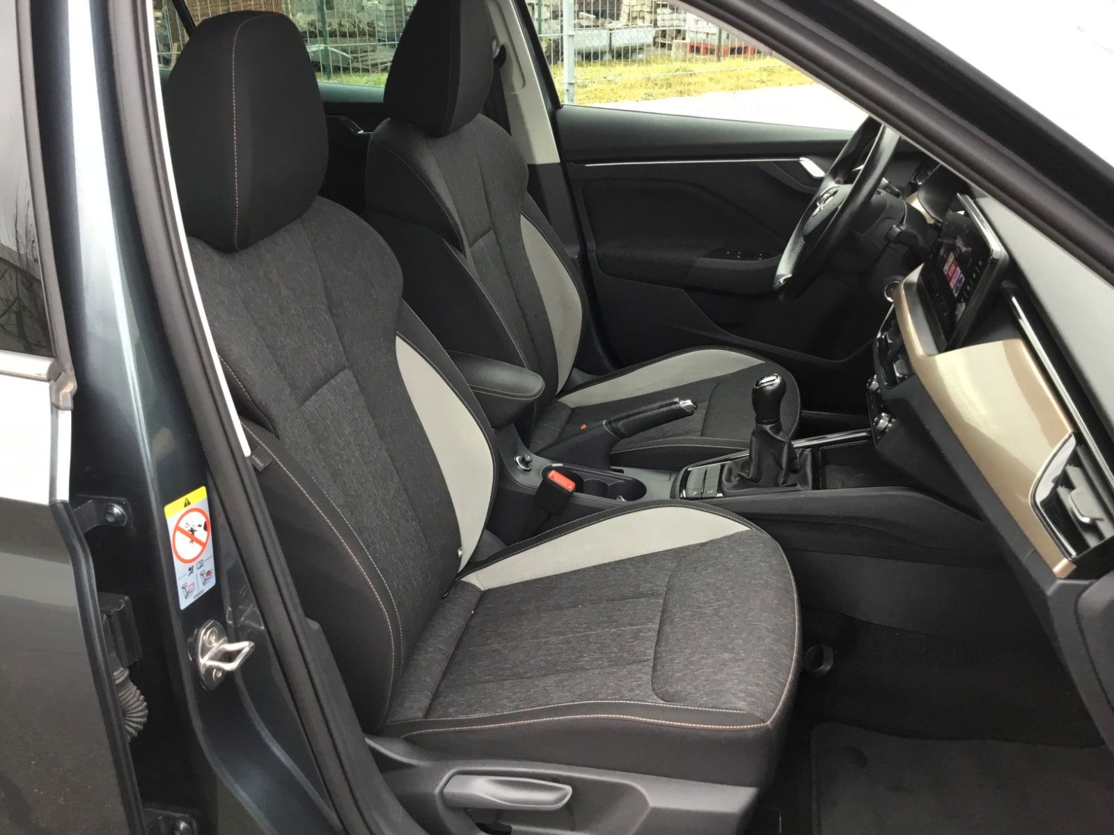 Fahrzeugabbildung SKODA Kamiq 1.6 TDI Style+AHK+LED+Kamera+Navi