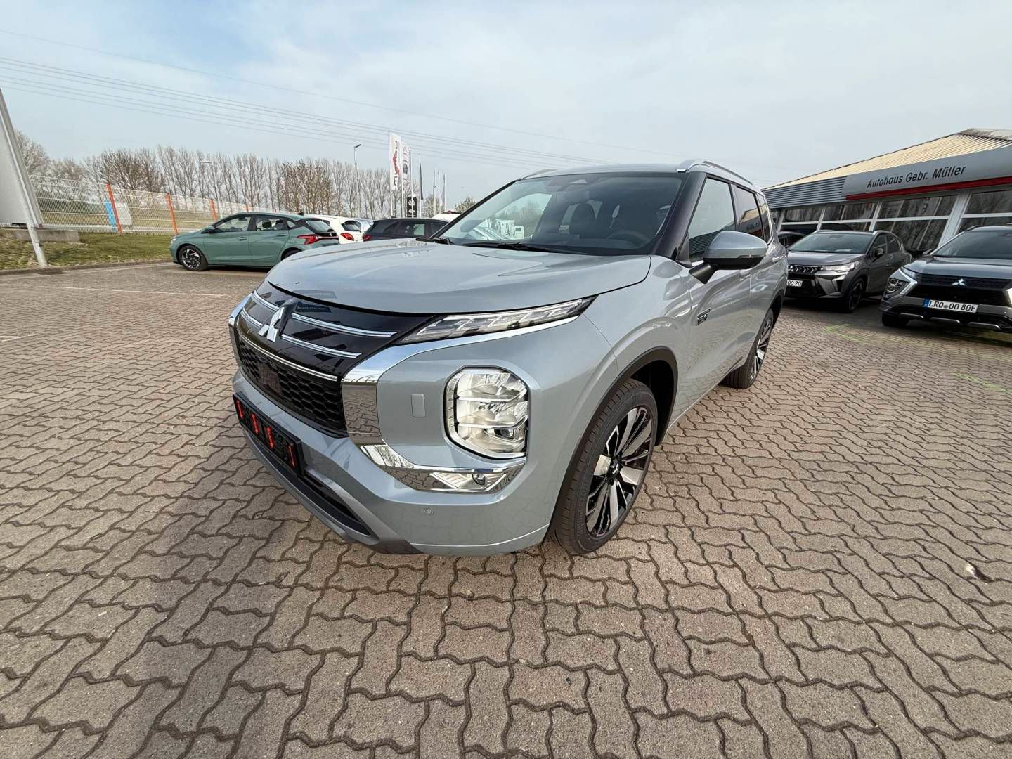 Fahrzeugabbildung Mitsubishi Outlander Plug-in Hybrid TOP (SDA)