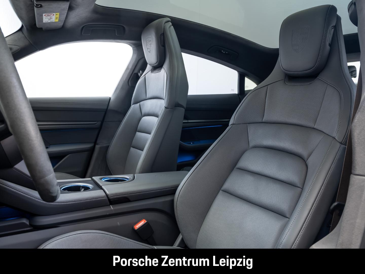 Porsche Taycan Turbo Burmester ActiveRide Nachtsicht