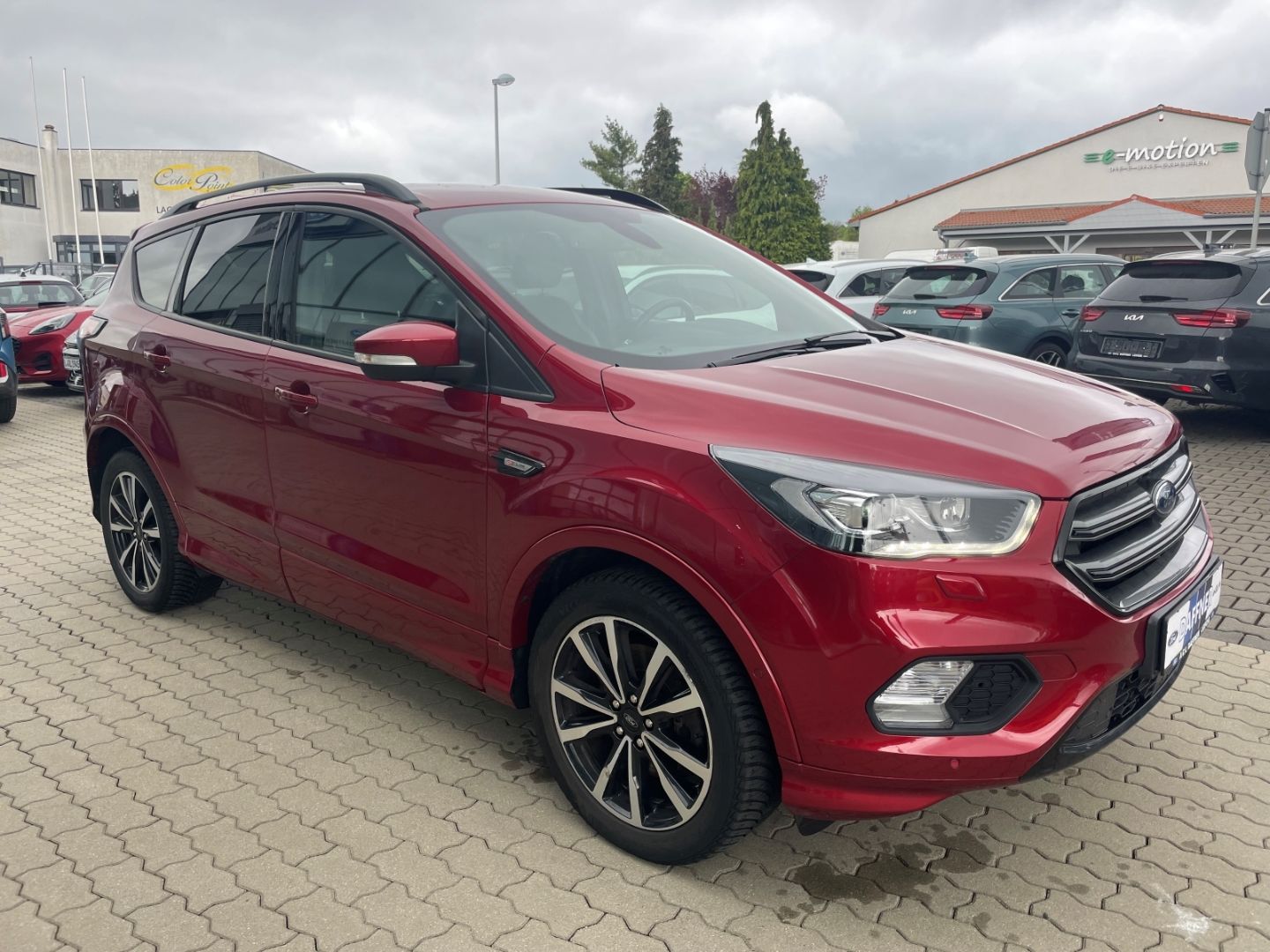 Fahrzeugabbildung Ford Kuga ST-Line elek Heckkl SHZ vo Lenkradhzg