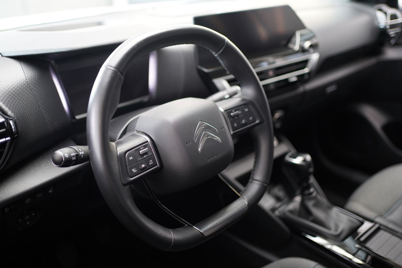 Fahrzeugabbildung Citroën C4 PureTech 130 Shine Anhängerkupplung Allwetter