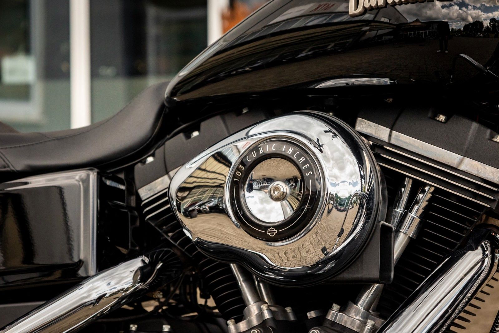 Fahrzeugabbildung Harley-Davidson DYNA STREET BOB FXDB 103 - Vorverlegte Fußrasten