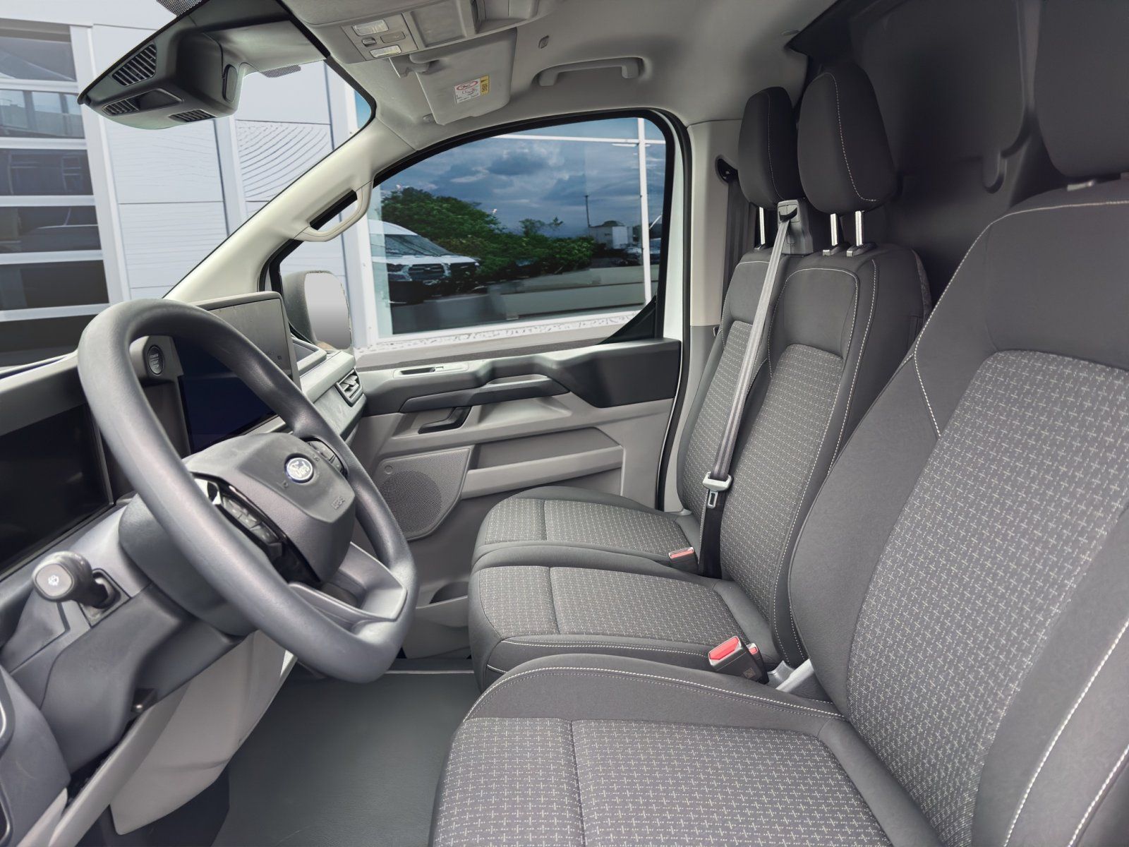 Fahrzeugabbildung Ford Transit Custom 320 L1 Trend FWD Plug-in Hybrid