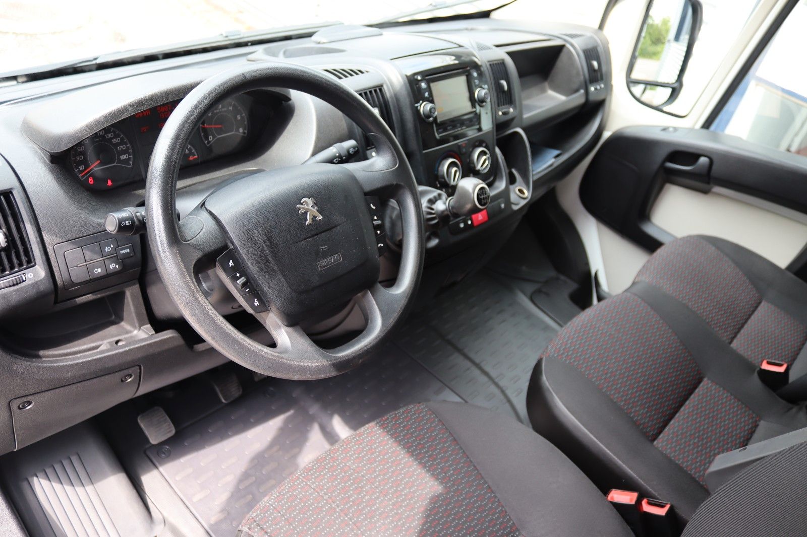 Fahrzeugabbildung Peugeot Boxer Kasten 335 L2H1 Pro BlueHDi KLIMA NAVI AHK