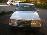 Mercedes-Benz Typ W124 - E 260 Automatic Rauchsilber - Mercedes-Benz 260: 260e