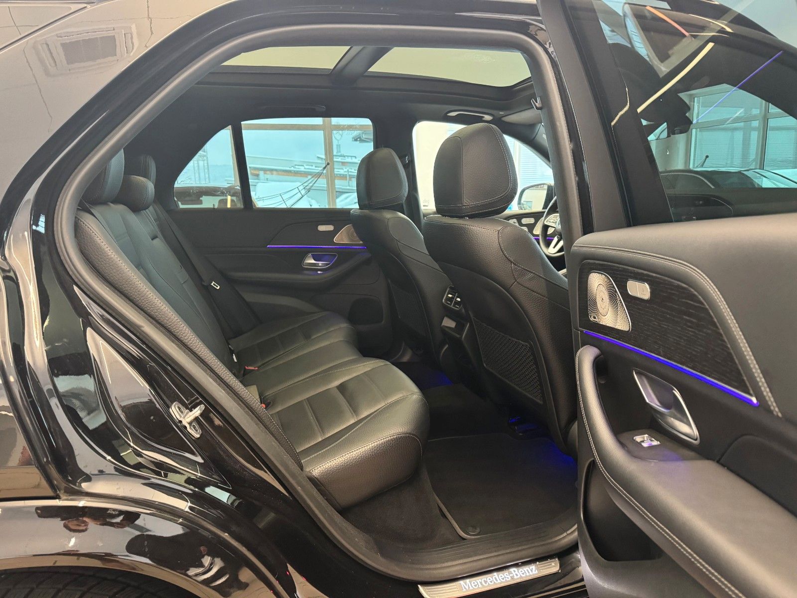 Fahrzeugabbildung Mercedes-Benz GLE 400d 4M+AMG+Pano+AIrM+Burm+360