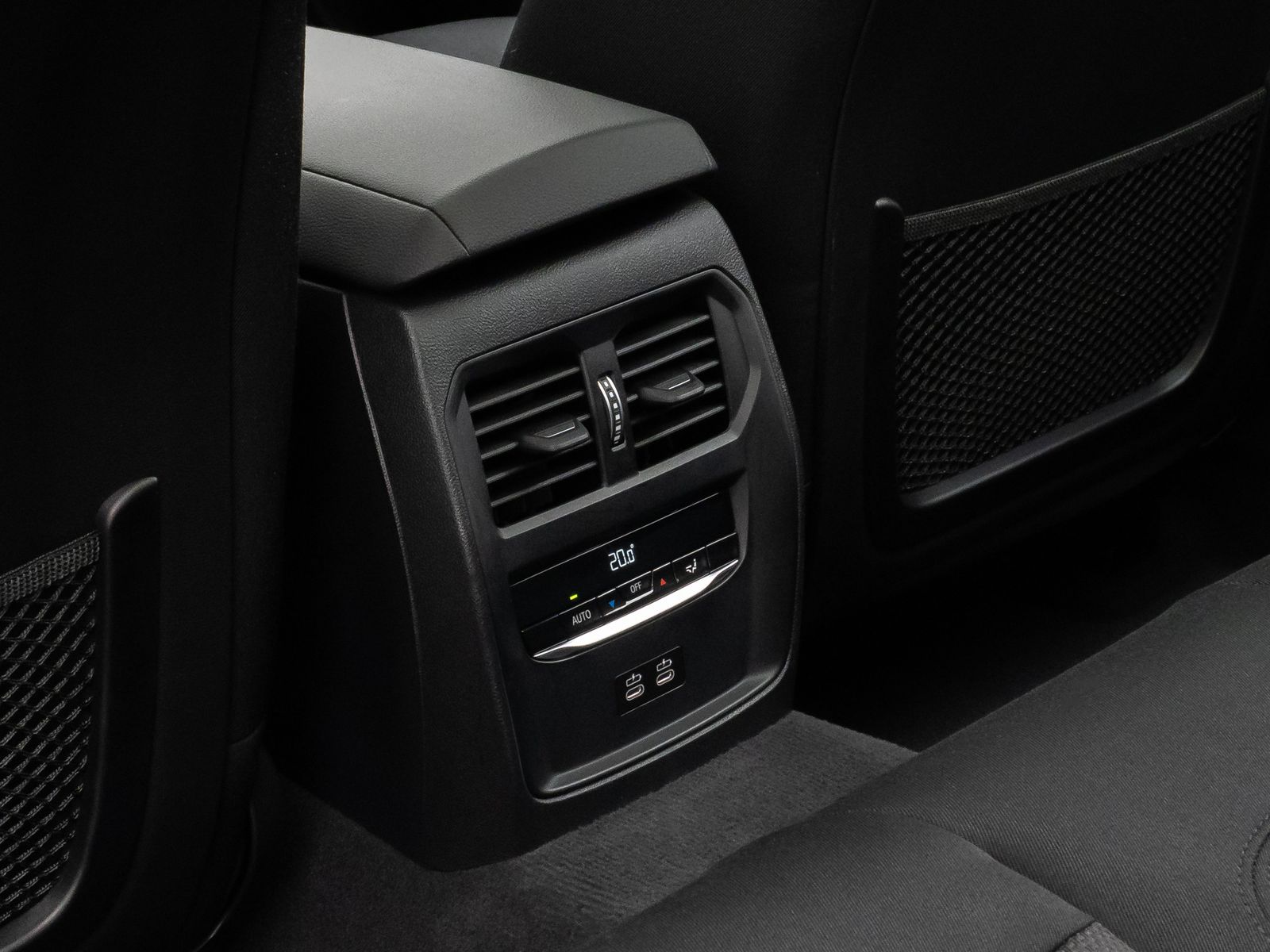 Fahrzeugabbildung BMW 320i Panorama DAB CockPitPr DrivAssist PDC Alarm