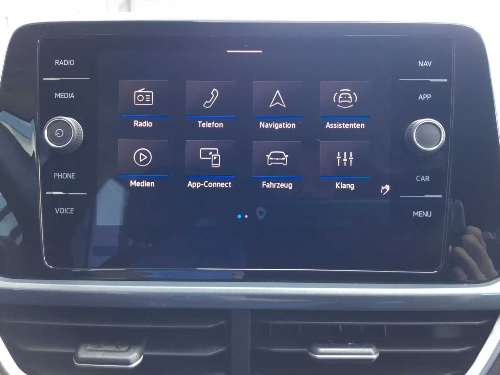 Fahrzeugabbildung Volkswagen T-Roc 1.5 TSI DSG Style+AHK+LED+ACC+17"+Kamera