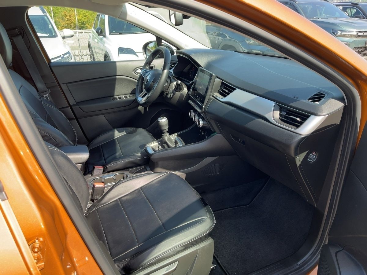 Fahrzeugabbildung Renault Captur INTENS TCe 90 - mit KI generiert/bearbeitet