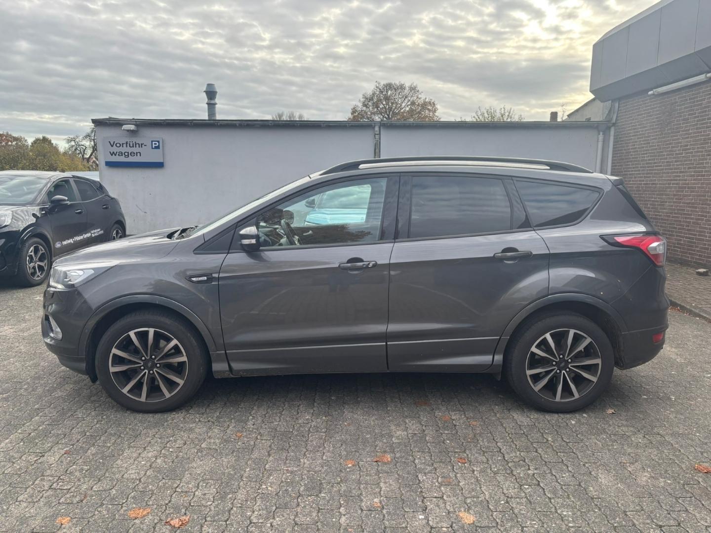 Ford Kuga ST-LINE NAVI / ACC /  XENON / PDC / KAMERA 