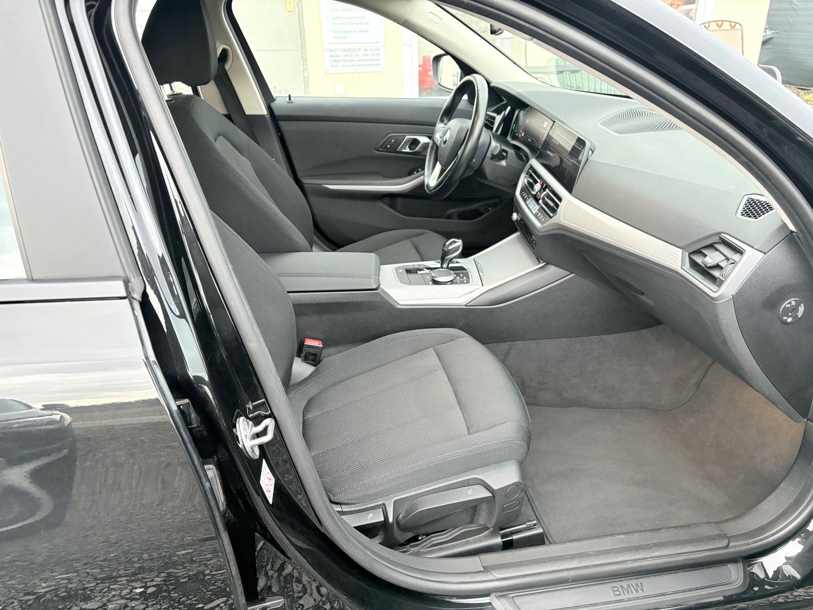 Fahrzeugabbildung BMW 318d Tour. Aut. Navi Alarm Aktiv Tempomat SPORTL