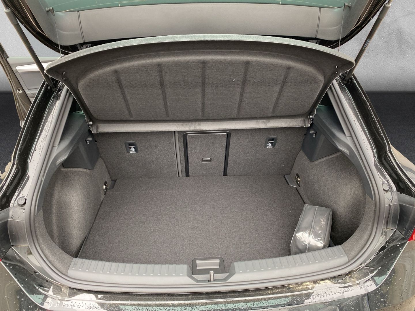 Fahrzeugabbildung SEAT Leon FR*NAVI*PDC*CAM*SHZ*Car-Play*Beats*