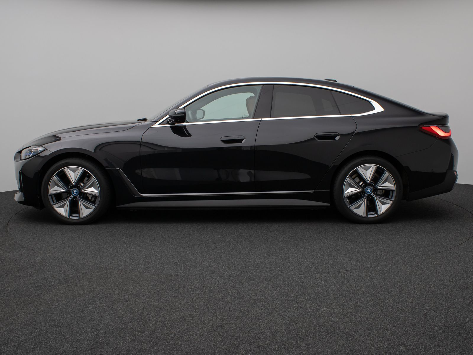 Fahrzeugabbildung BMW i4 eD40 GranCoupé Glasdach Laser 360°AHK Komfort