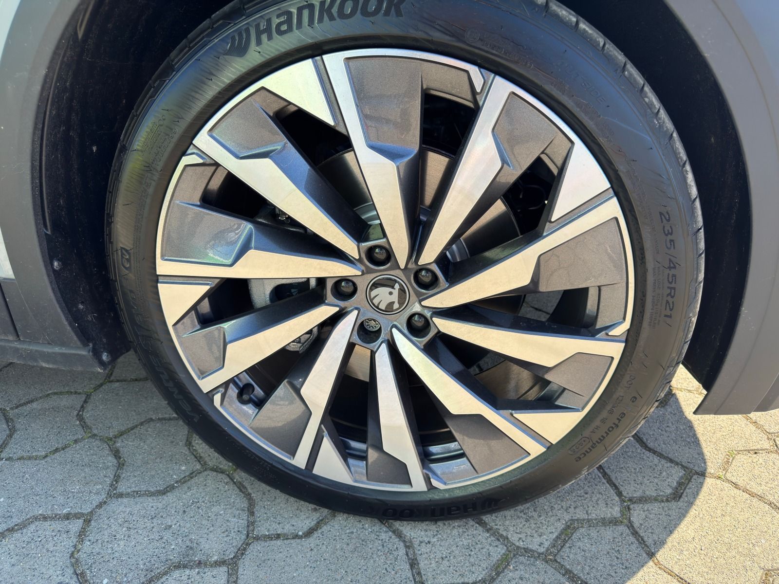 Fahrzeugabbildung SKODA Elroq 85 Suite