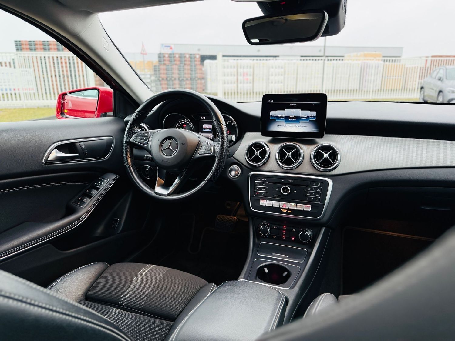 Fahrzeugabbildung Mercedes-Benz GLA 180 URBAN, Autom., Standh, LED, 360°, Navi,