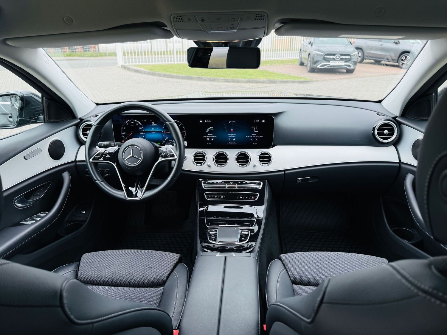 Fahrzeugabbildung Mercedes-Benz E 220 T d AVANTGARDE, MBUX Premium, RFK, Totw, L