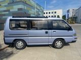 Mitsubishi L300 2.4 Luxus Bus Luxus Bus - Mitsubishi L300