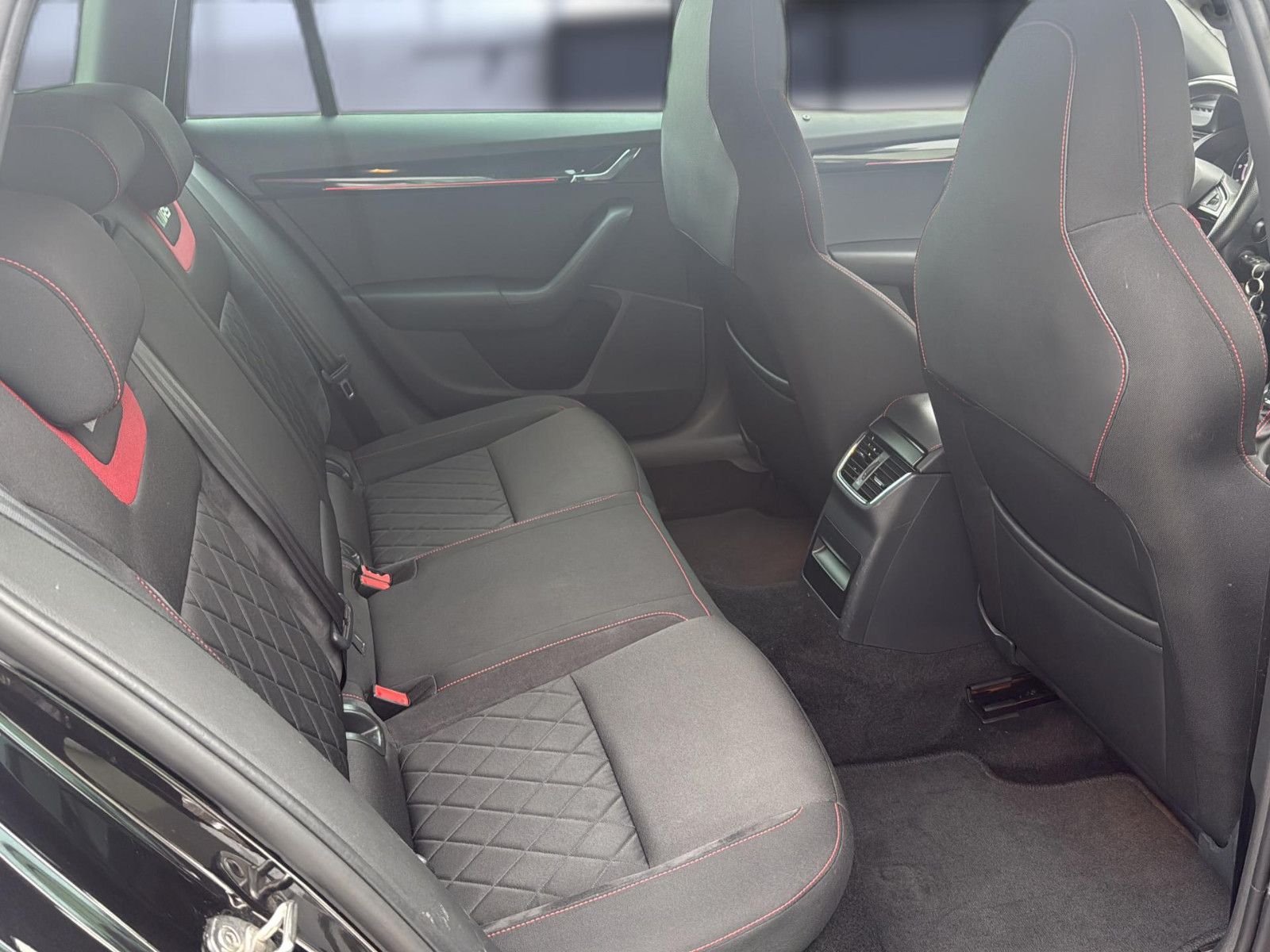 Fahrzeugabbildung SKODA Octavia Combi RS 245 / AHK/Unfallfrei