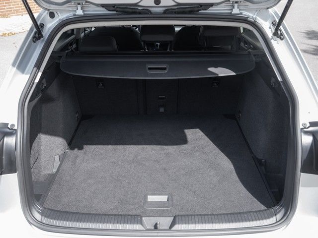 Golf VIII Variant Life TDI Business Premium-Pake