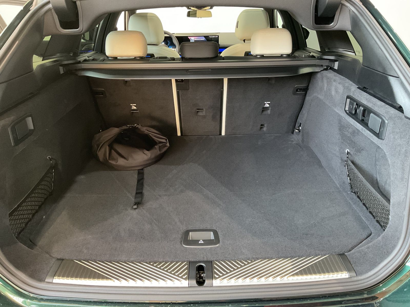 Fahrzeugabbildung BMW 550e xDrive Individuallackierung, 21" Räder, Sit