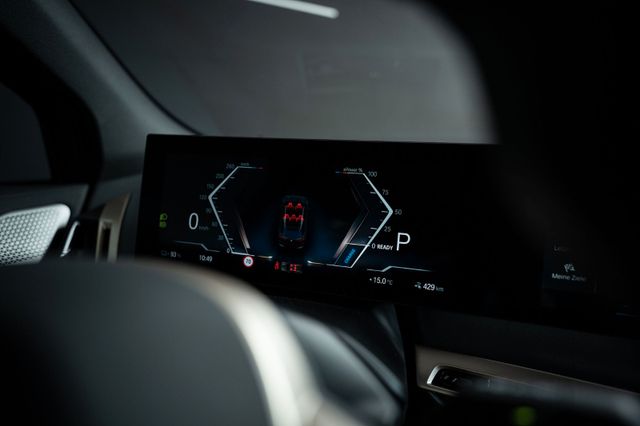 Fahrzeugabbildung BMW iX M60 M-Bremse Laser-Licht Surround Sound AHK