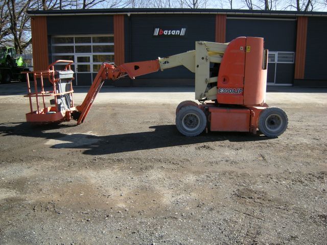 JLG Arbeitsbühne JLG E300AJP , AH 11m