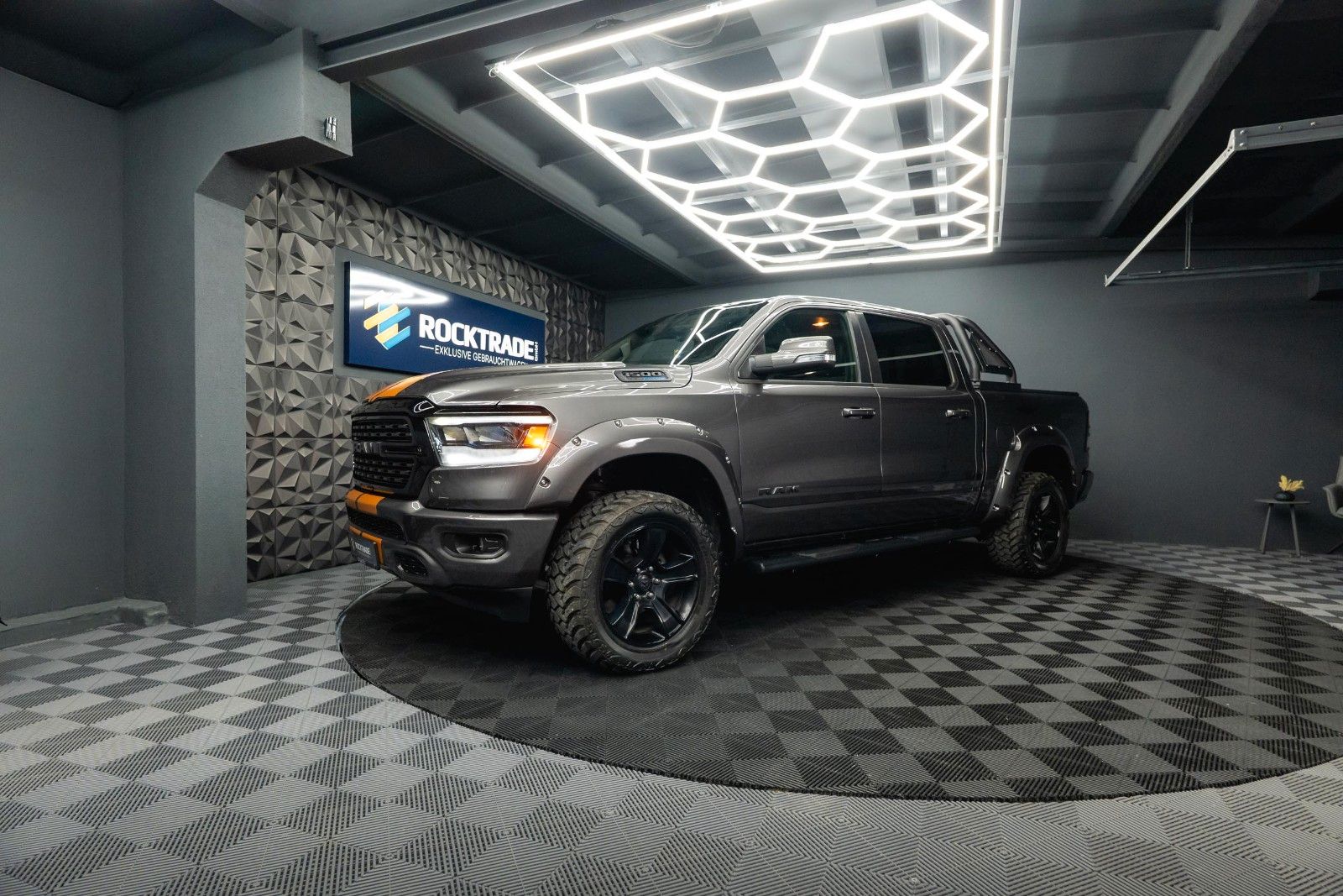 Fahrzeugabbildung Dodge RAM 5.7 V8 HEMI 4x4 OFFROAD Night-Paket *LED*19%