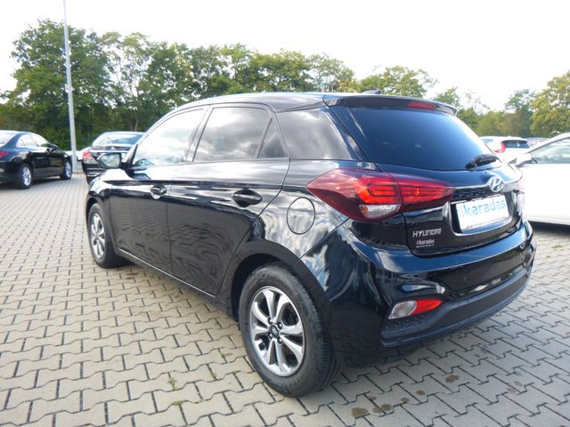 Fahrzeugabbildung Hyundai i20 YES! >49.000KM/Sitzheiz/Kamera/Einparkhilfe<