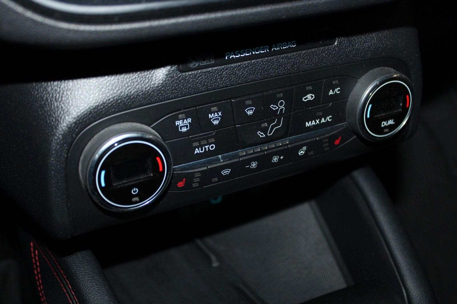 Fahrzeugabbildung Ford Focus ST-Line X Aut. LED PANO CAM ACC WinterPak.
