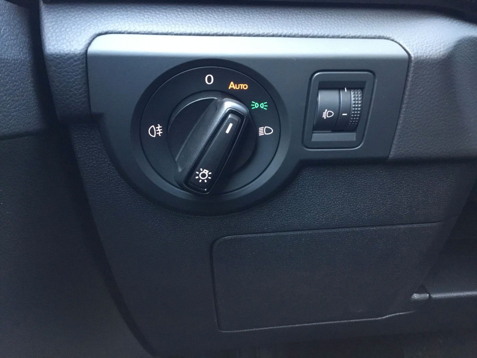 Fahrzeugabbildung Volkswagen T-Cross 1.0 TSI DSG Life+AHK+ACC+17"+Kamera