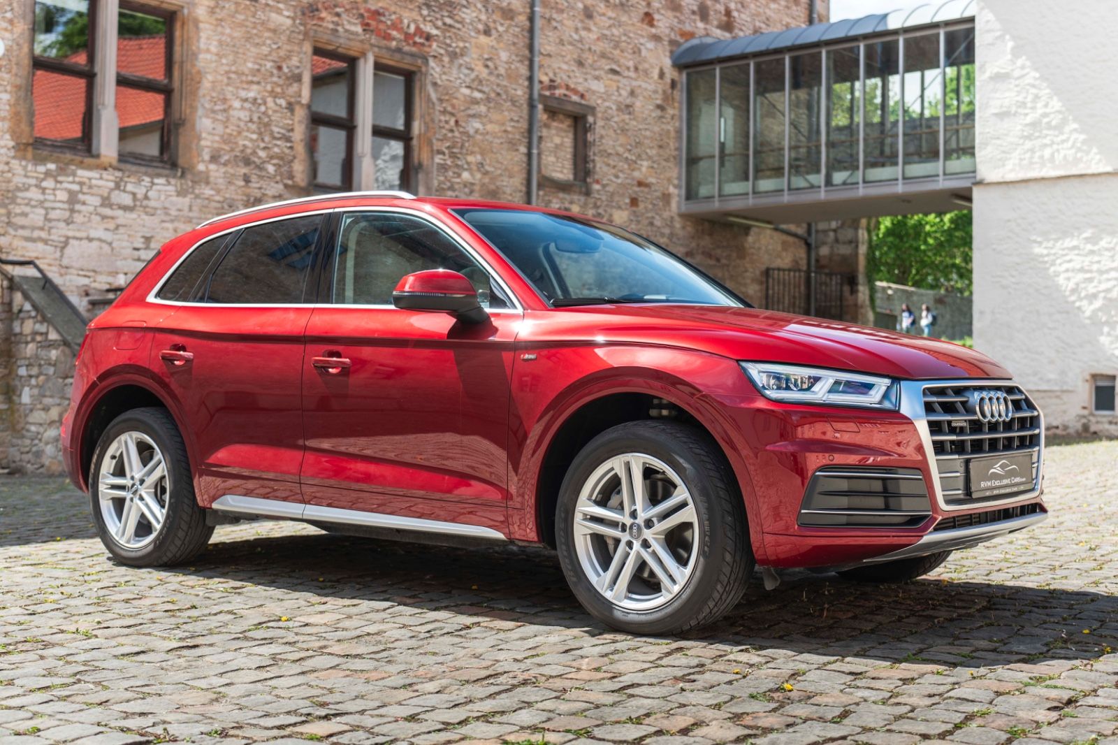 Fahrzeugabbildung Audi Q5 TFSI QUATTRO S-LINE PANO LED KAM NAV SZH SZB