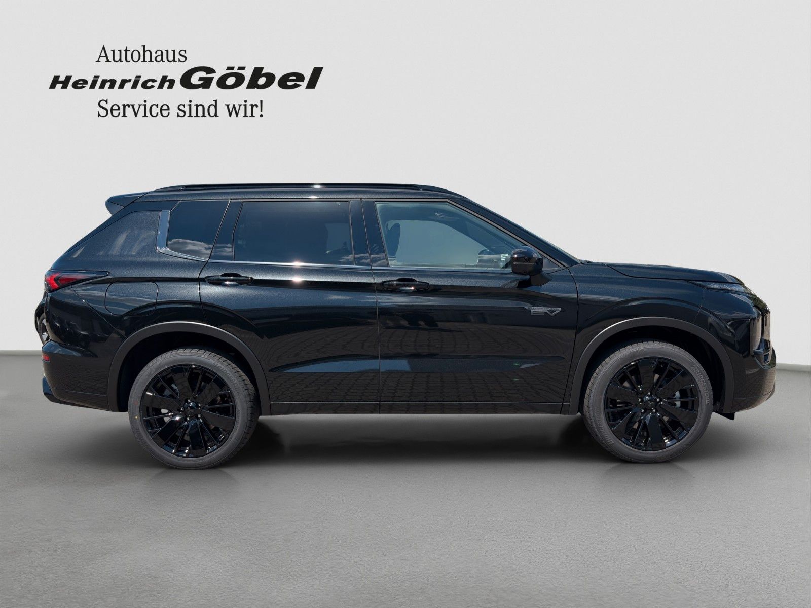 Fahrzeugabbildung Mitsubishi Outlander 2.4 PHEV 4WD LUXURY BLACK AKTIONSPREIS