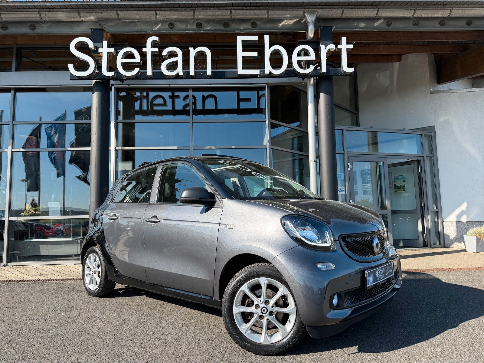 Fahrzeugabbildung Smart ForFour PASSION Tempomat+Klima+Faltdach+SHZ+BT