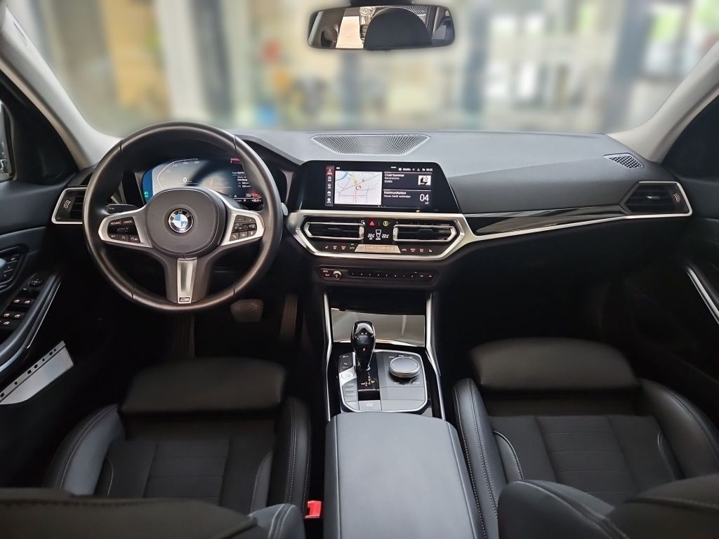 Fahrzeugabbildung BMW 318 i Sport-Line AHK ACC Navi LED SHZ Ambie. KAM