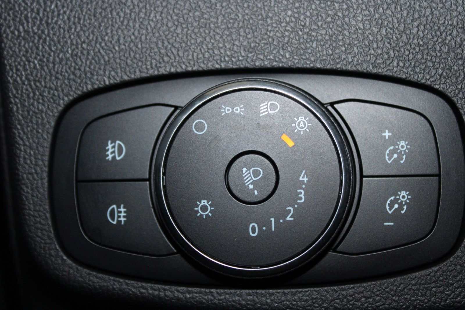 Fahrzeugabbildung Ford Focus Active X Turnier Automatik LED NAVI CAM