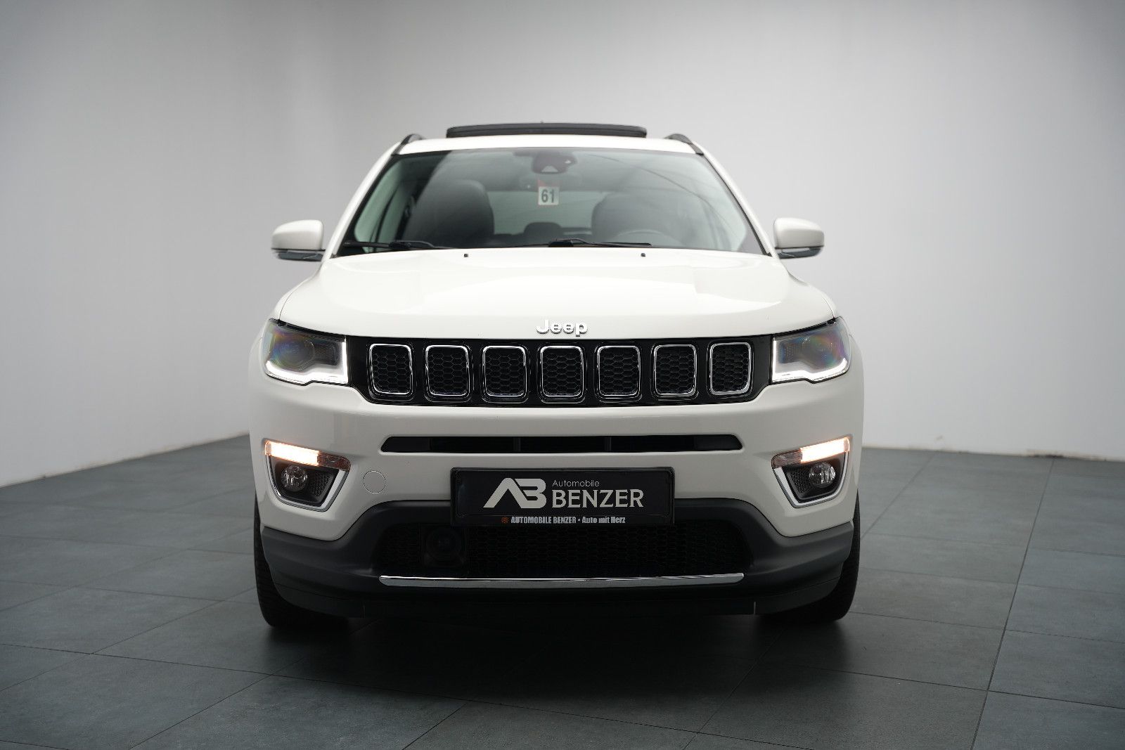 Fahrzeugabbildung Jeep Compass Limited 4WD /PANO/SHZ/L-HEIZ/PDC