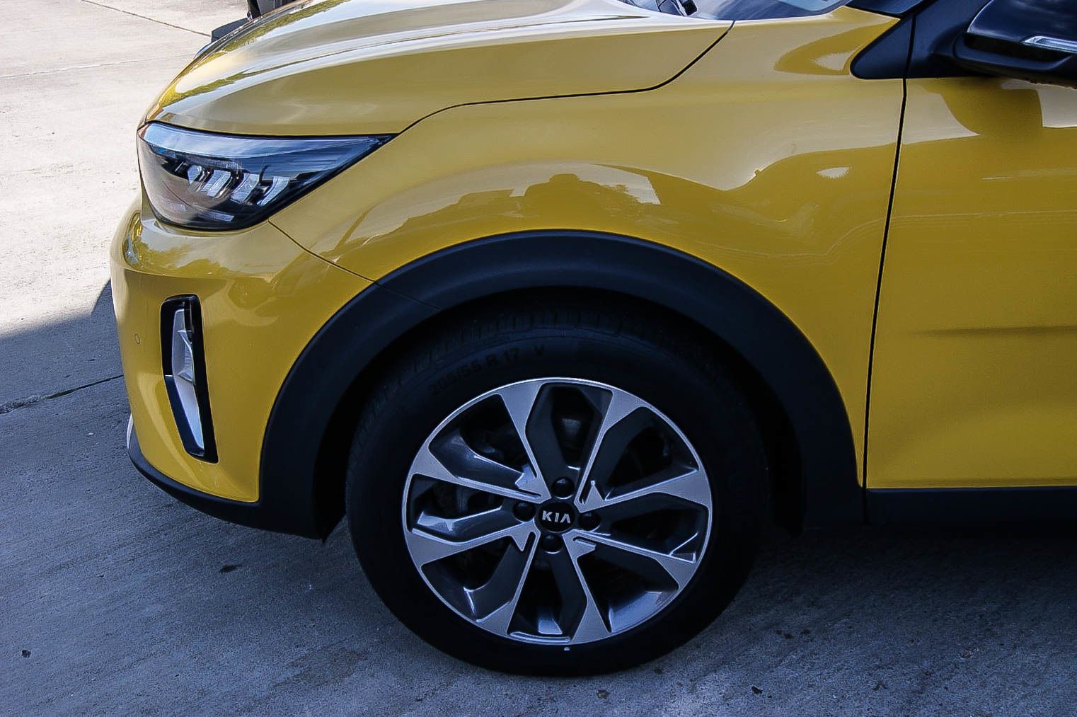 Fahrzeugabbildung Kia Stonic 1.0 T-GDI Mild-Hybrid Spirit FLORIDAGELB