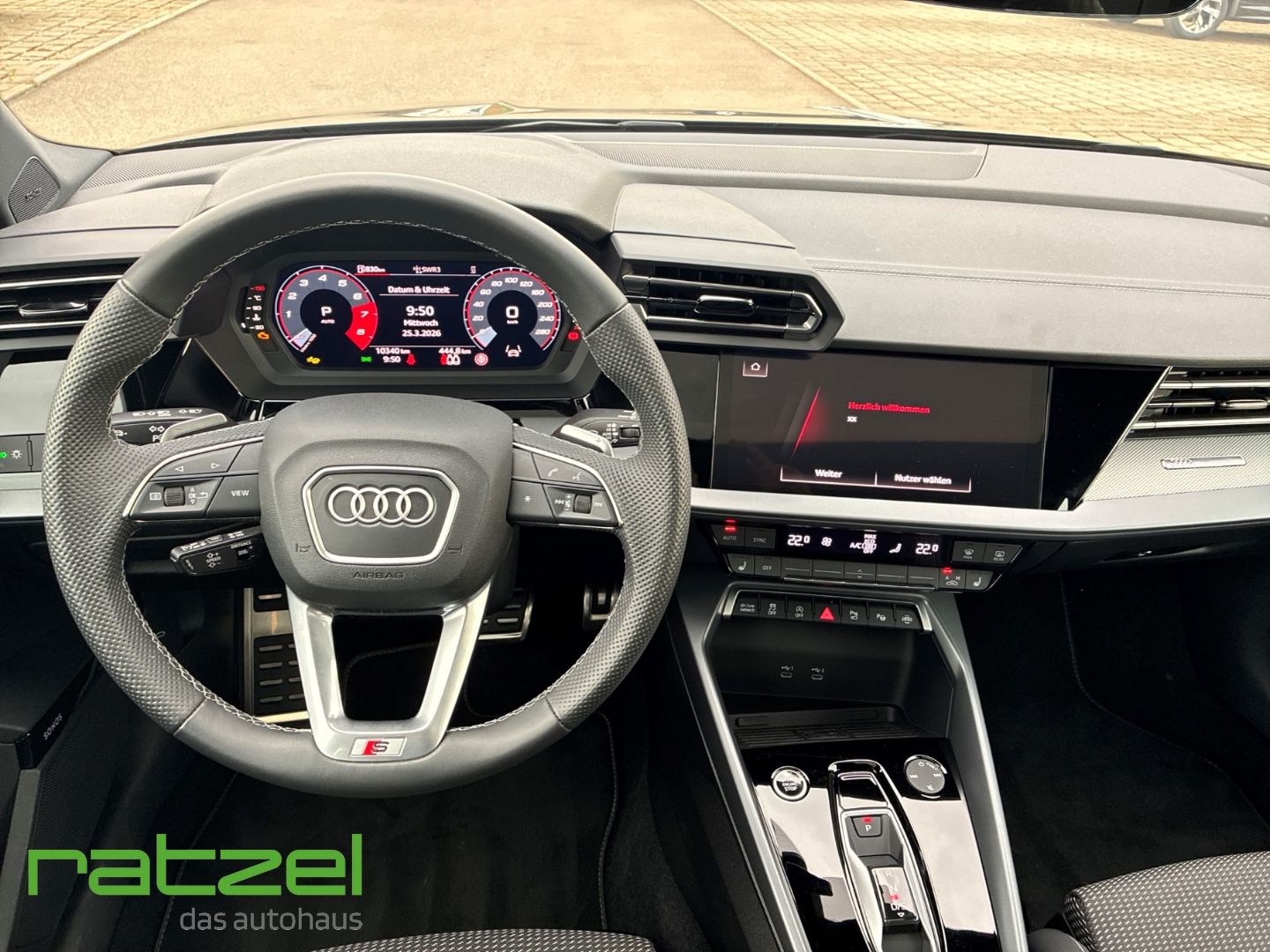 Fahrzeugabbildung Audi A3 Sportback 35 TFSI S line AHK Panodach Digital