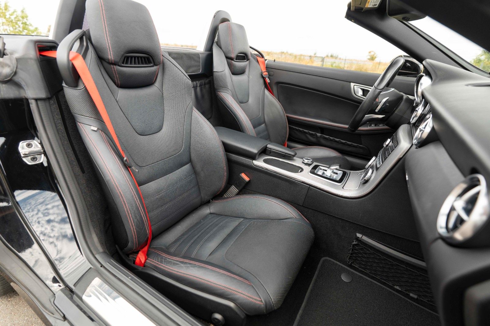 Fahrzeugabbildung Mercedes-Benz SLC 300 AMG Roadster H&K TOTW LED KAM NAV