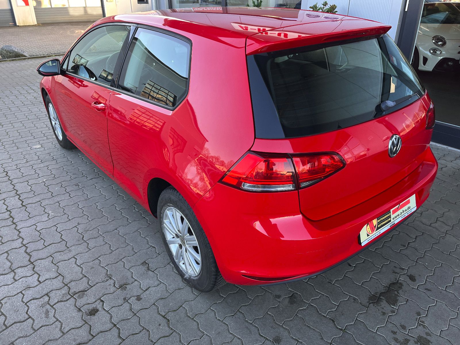 Fahrzeugabbildung Volkswagen Golf VII Lim. Trendline BMT