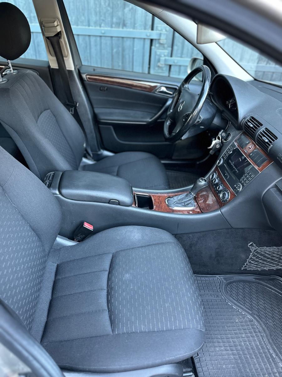 Mercedes-Benz C200 2005 — photo 16