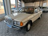Mercedes-Benz 200 E W123 Limousine mit Schiebedach - Mercedes-Benz: S123