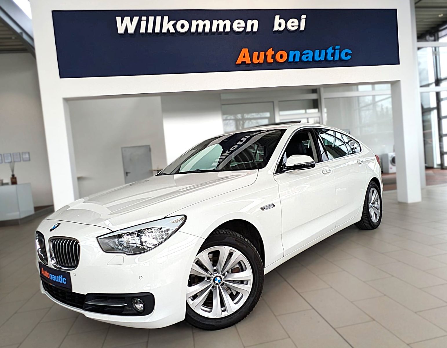 Fahrzeugabbildung BMW 530d GT xDRIVE LEDER PANO NAVI HiFi HUD STANDH.