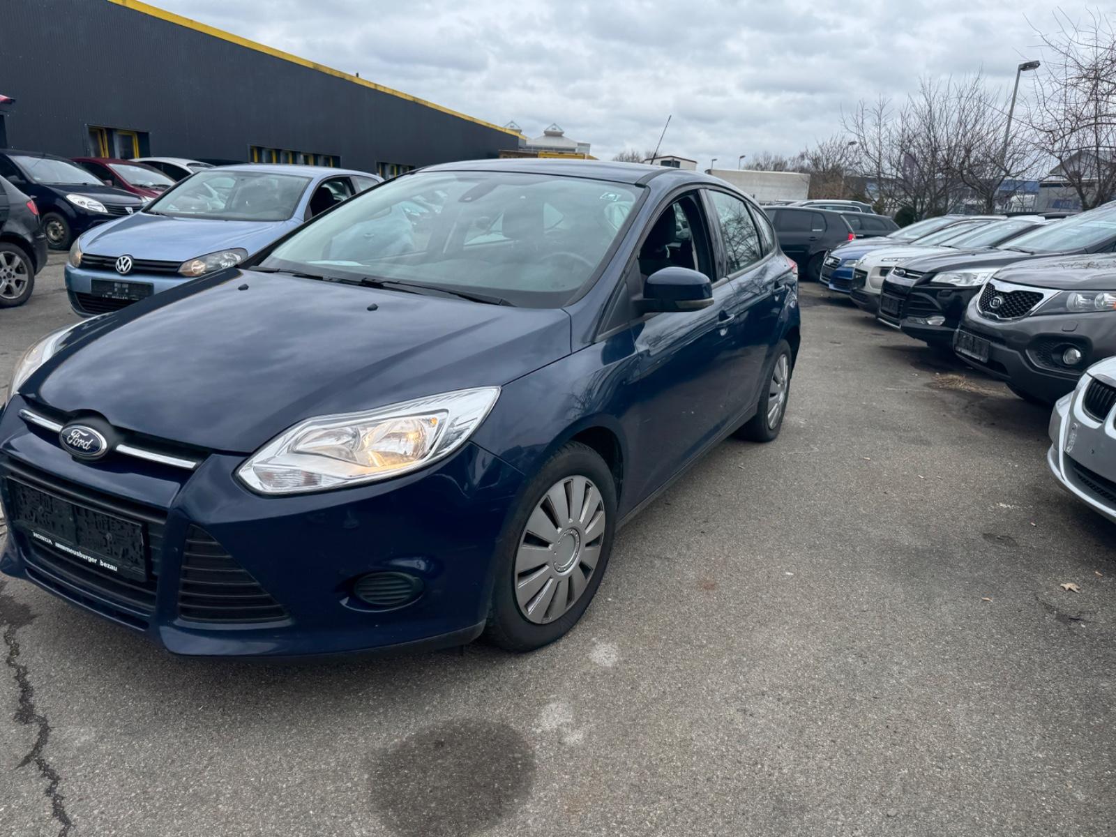 Ford Focus 2014 — interior