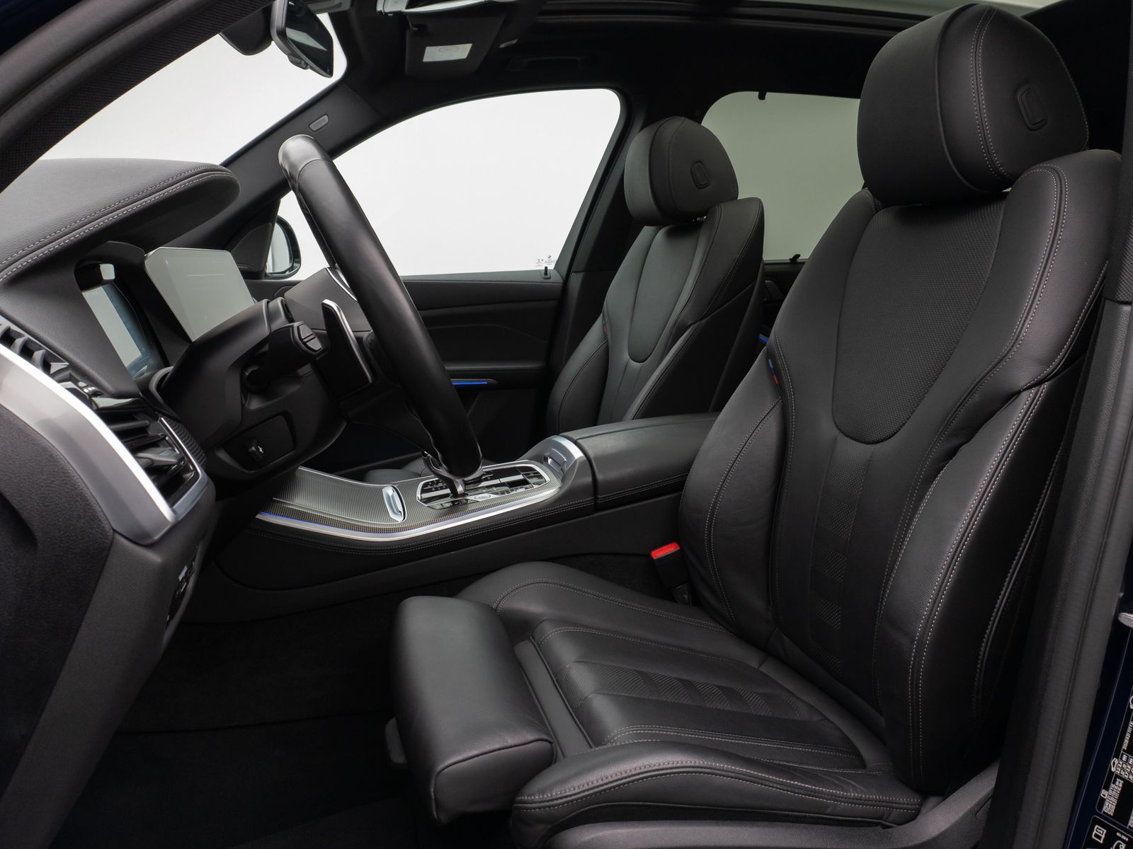 Fahrzeugabbildung BMW X5 M50i Panorama 360° DAB H/K AHK Komfort 22Zoll