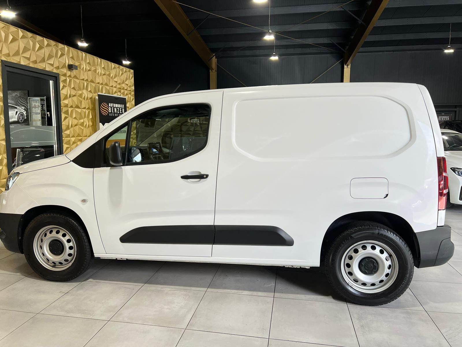 Fahrzeugabbildung Toyota Proace City L1 Duty Comfort//PDC//NAVI//