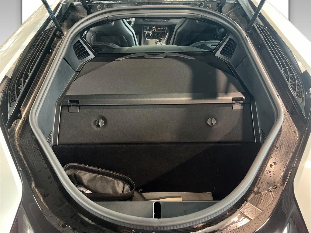 BMW i8 Facelift Coupe Kristallweiß
