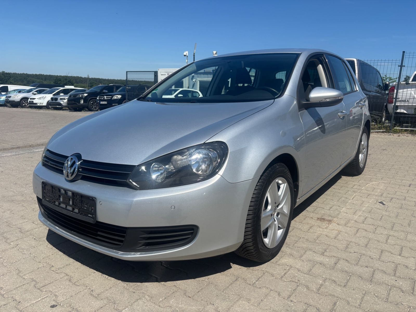 Volkswagen Golf - 1