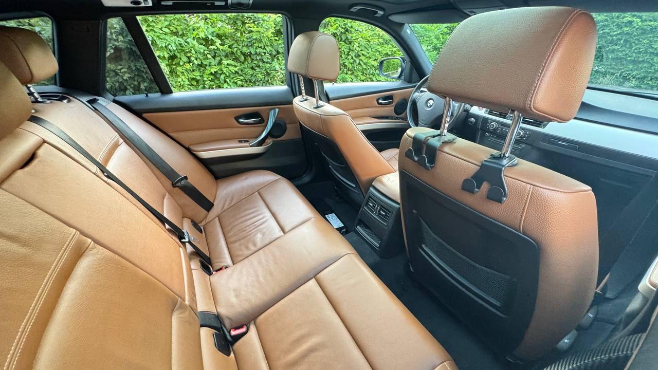 BMW 320 2010 — photo 9